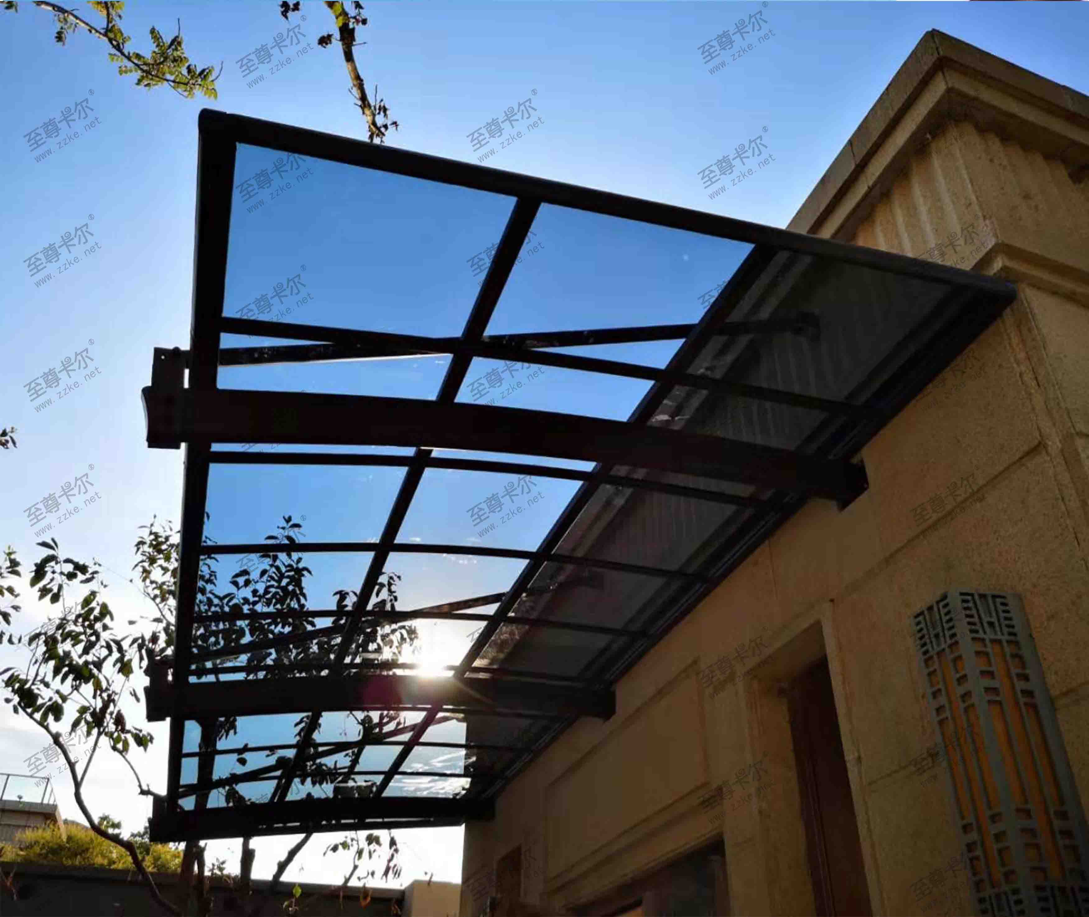 至尊卡爾的耐力板雨棚.jpg 至尊卡爾的耐力板雨棚.jpg