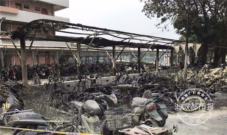 福建農(nóng)林大學(xué)車棚火災(zāi)，劣質(zhì)停車棚廠家應(yīng)該反思