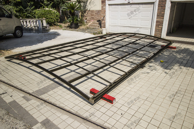 鋼化玻璃雨棚和耐力板雨棚最大的區(qū)別就著這里！