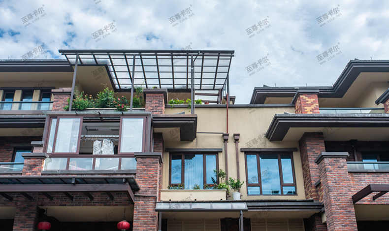 一個(gè)耐力板雨棚解決了許多業(yè)主的煩惱！——至尊卡爾