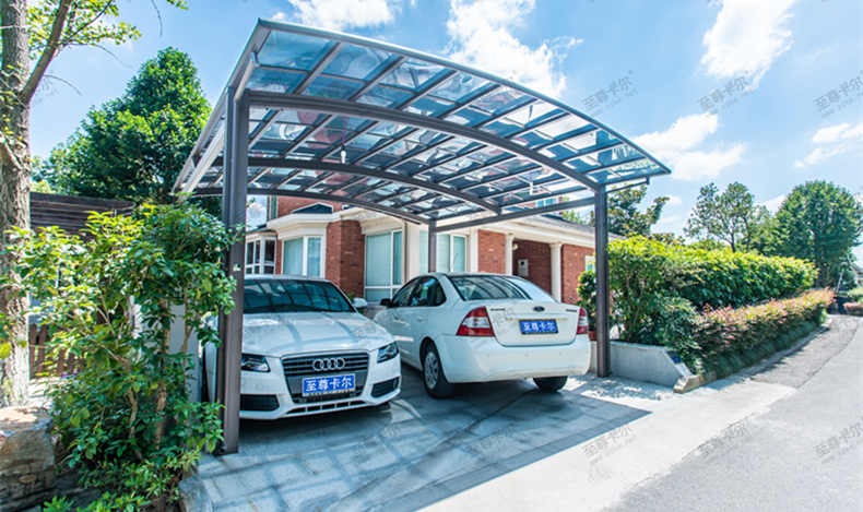 你知道為什么現(xiàn)在人們搭建車棚用聚碳酸酯板呢？