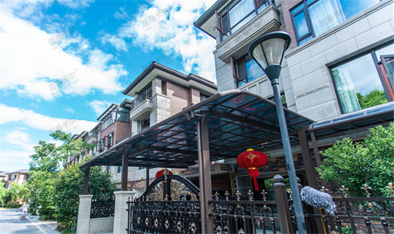 別墅用什么雨棚好看？這種新型雨棚不僅好看還實用