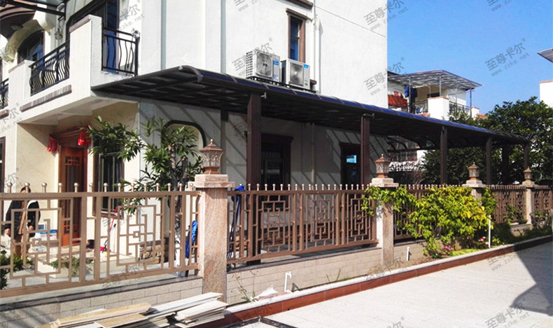 走廊雨棚用這種雨棚材質(zhì)，實用性極強