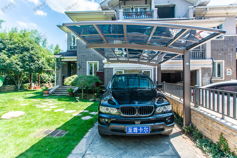 別墅車棚用什么材料，這種新型車棚不僅美觀實用還上檔次