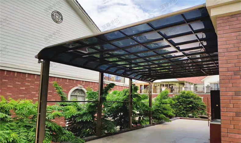 露天雨棚用什么材料好？用過這種材質雨棚的都說好