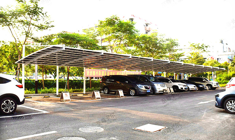 停車棚生產廠家如何選擇？耐力板廠家給你答案