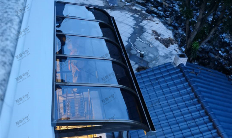 雨棚樣式多，不會挑雨棚材料和雨棚骨架的快進來看！