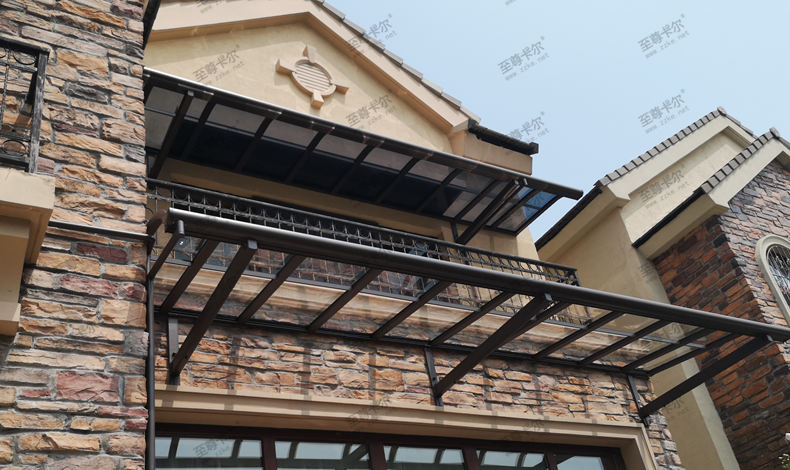 還在裝鋼化玻璃雨棚蒸桑拿？進來看！露臺雨棚搭建可以用這種材料