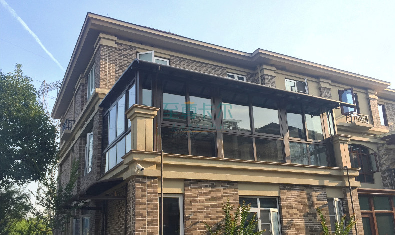 新設(shè)計(jì)改造，不用水泥不用磚，露臺(tái)建出一個(gè)充滿陽(yáng)光的房間