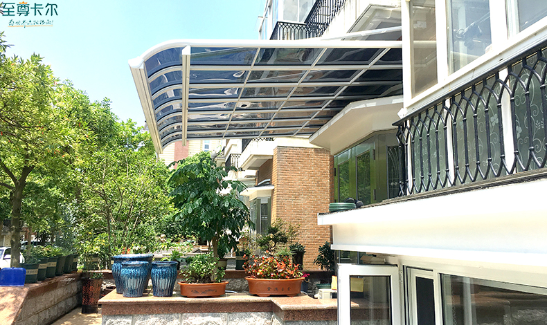 上海做雨棚的廠家？廠家定制全鋁合金雨棚？