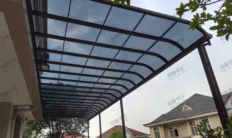 陽臺雨棚上門安裝？家用防雨棚圖片？